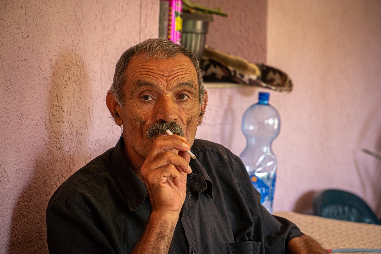 erfahren sie mehr über die ursachen und auswirkungen von altersarmut sowie mögliche lösungsansätze, um das leben älterer menschen zu verbessern.